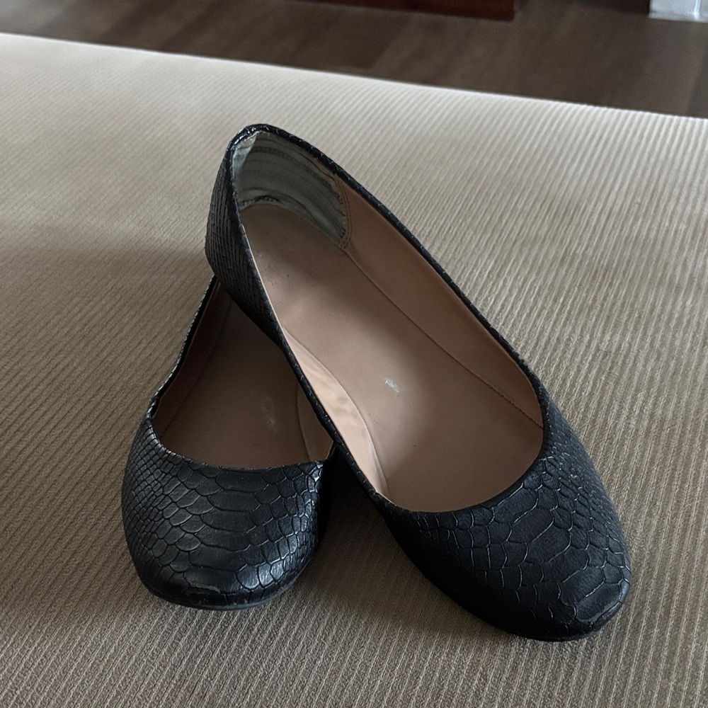 Black Women's Flats